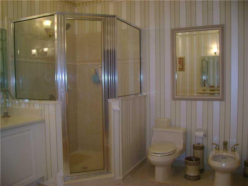 MONARCH LAKES - Residential Lease