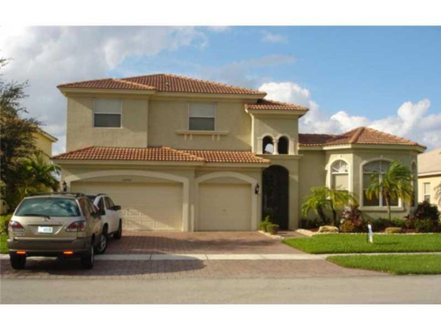 6 BED, 4 BATH, 3 CAR GARAGE ESTATE HOME ON LAKE. 1/1 GUEST HOUSE IS DETACHED INSIDE COURTYARD. ENTER COURTYARD THROUGH IRON GATES. MAIN HOUSE HAS 4 BEDS UP & 1 BEDROOM DOWNSTAIRS. ALSO, HIGH CEILINGS, OPEN FLOOR PLAN, TILE/WOOD FLOORS, ARCHWAYS & ARCHITEC TURAL DETAILS, BEAUTIFUL WOOD/ GLASS OPEN KITCHEN. FRESHLY PAINTED. MASTER HAS SITTING ROOM, HIS&HERS WALK IN CLOSETS, BATH-SEPARATE TUB, SHOWER, TOILET, BIDET& 2 SINKS. COMMUNITY POOL/ GYM IS 2 DOORS AWAY-TENNIS & BASKETBALL 1 BLOCK AWAY. VACANT ON LBOX