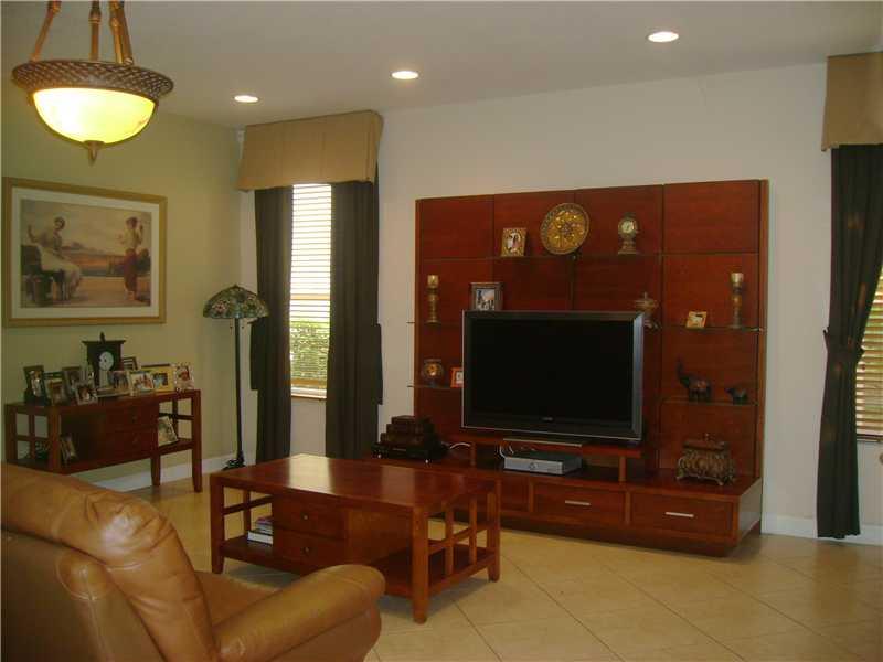 MONARCH LAKES - Residential Lease