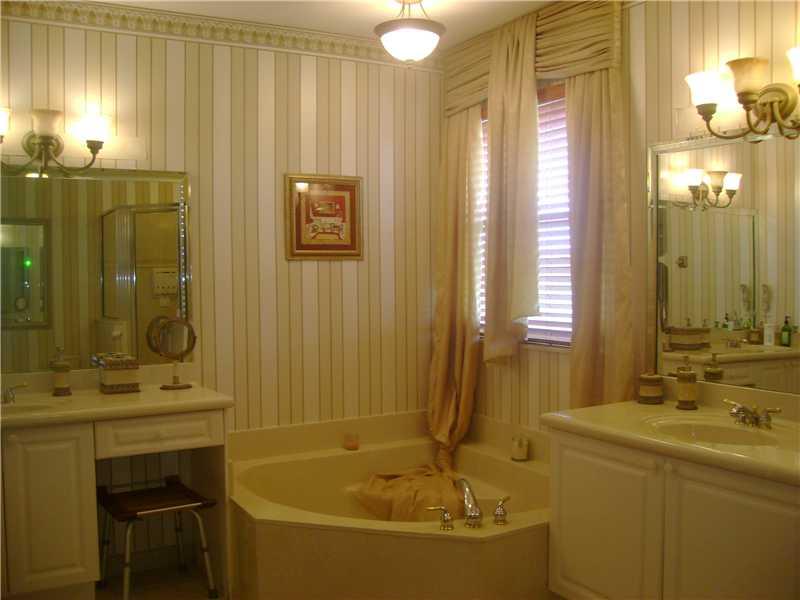 MONARCH LAKES - Residential Lease