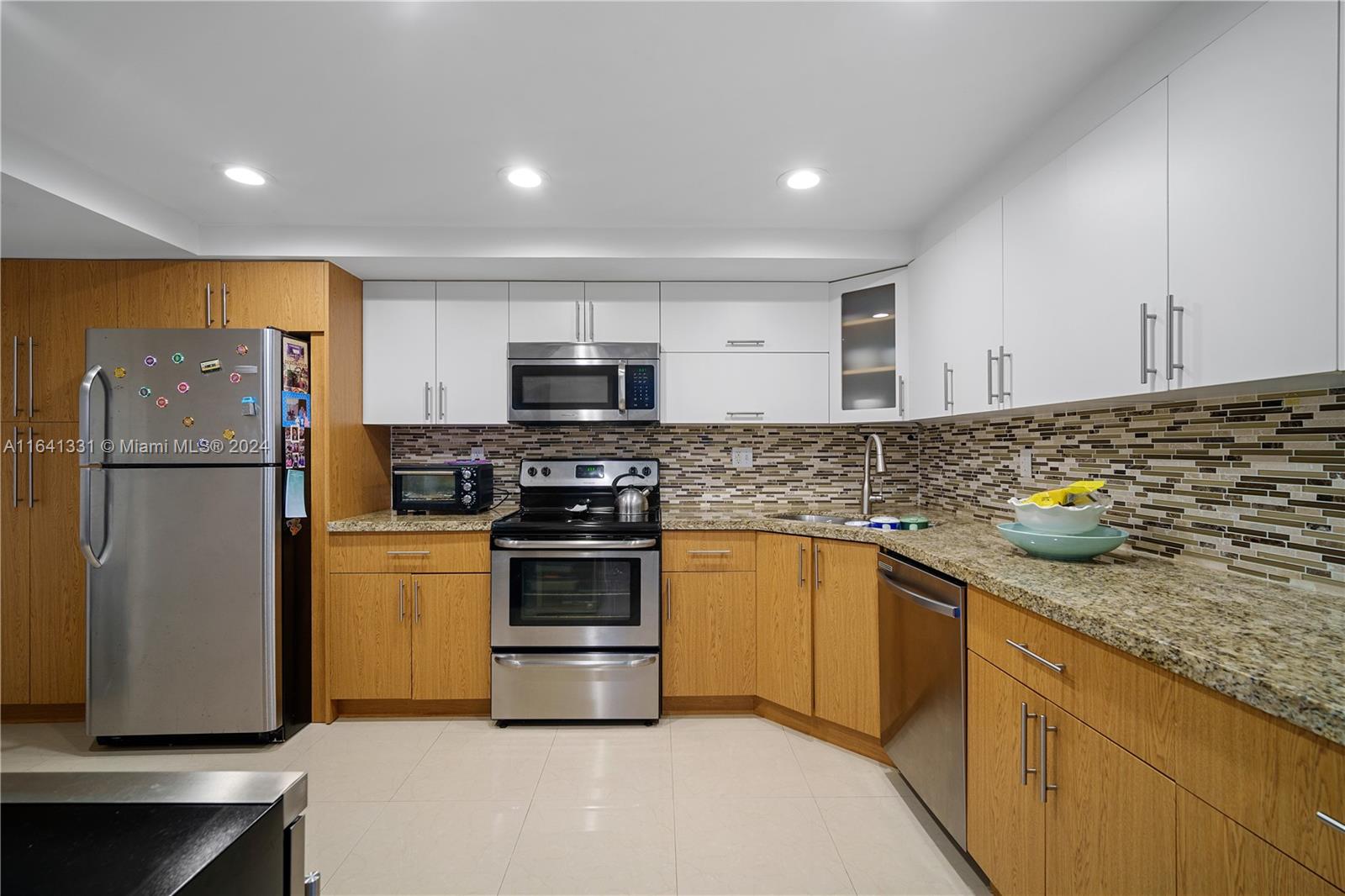 BAYVIEW TOWERS CONDO SOUT - Residential