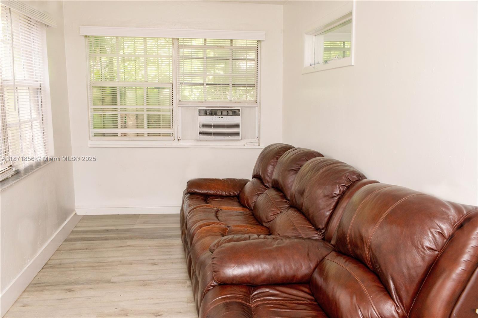 DIXIE HIGHWAY TRACK - Residential Income