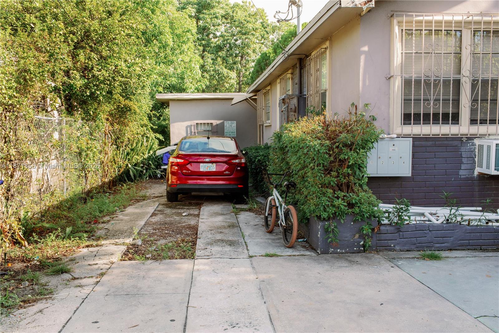 DIXIE HIGHWAY TRACK - Residential Income