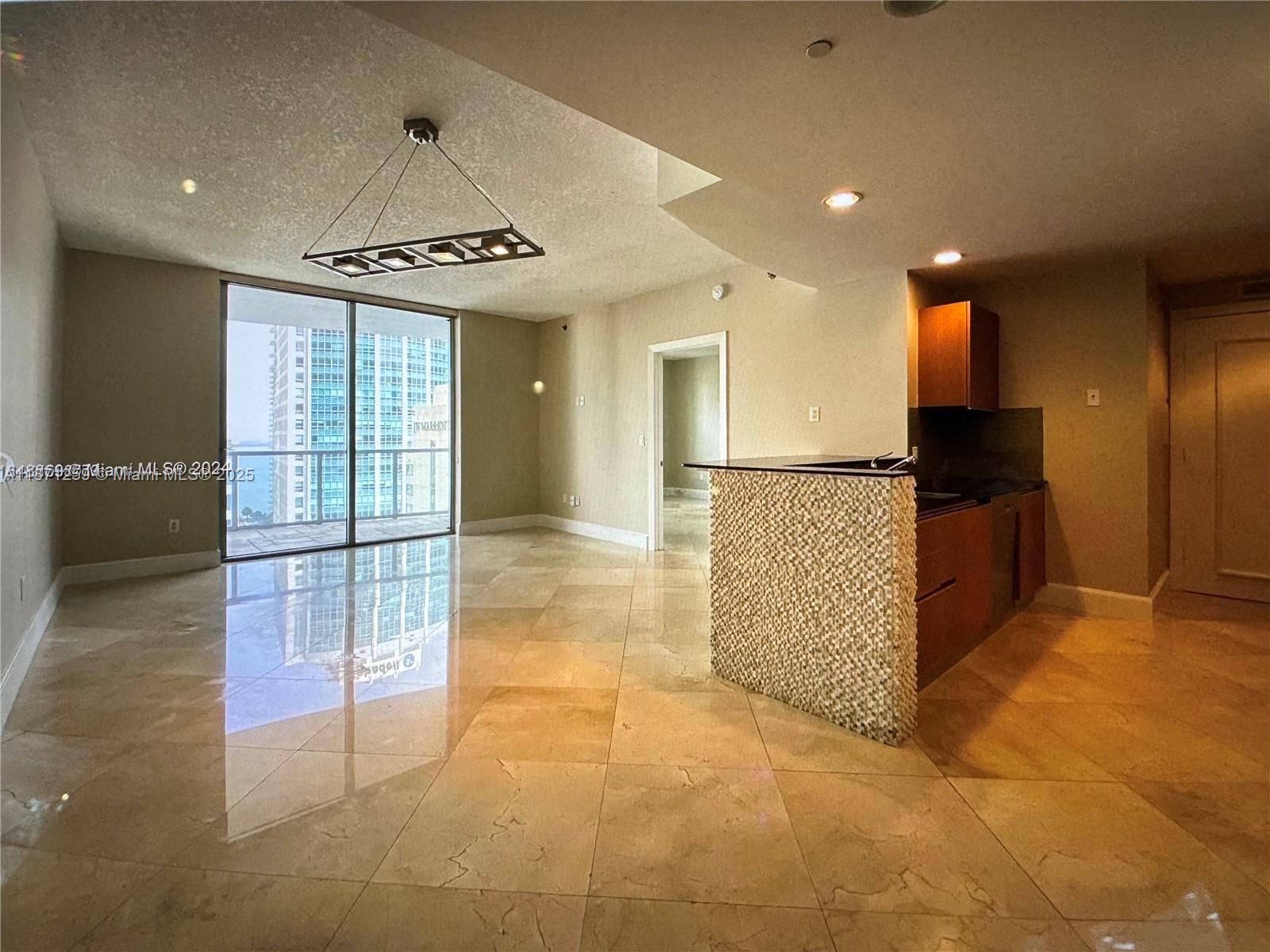1060 Brickell Ave 1905