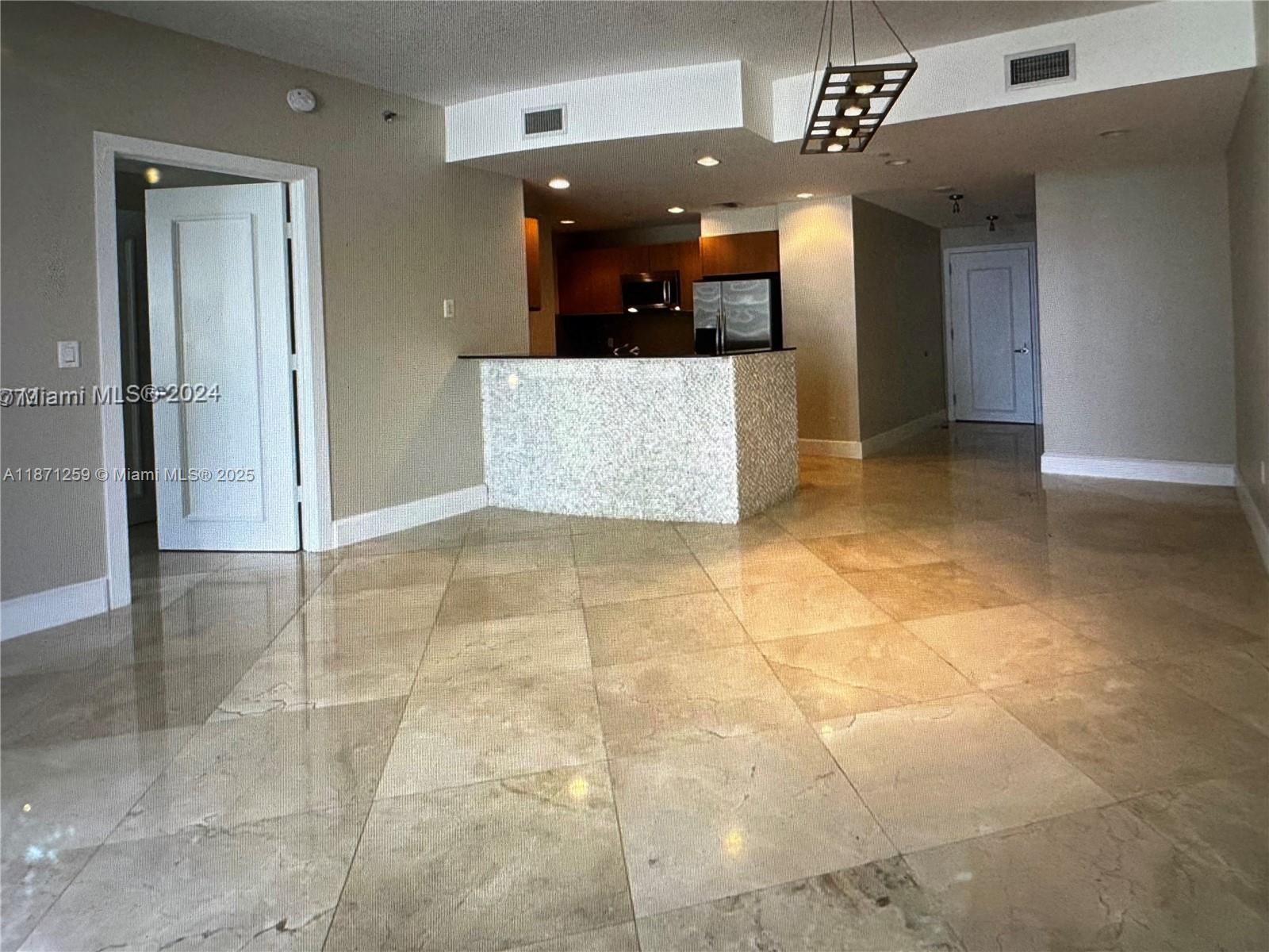 1060 Brickell Ave 1905