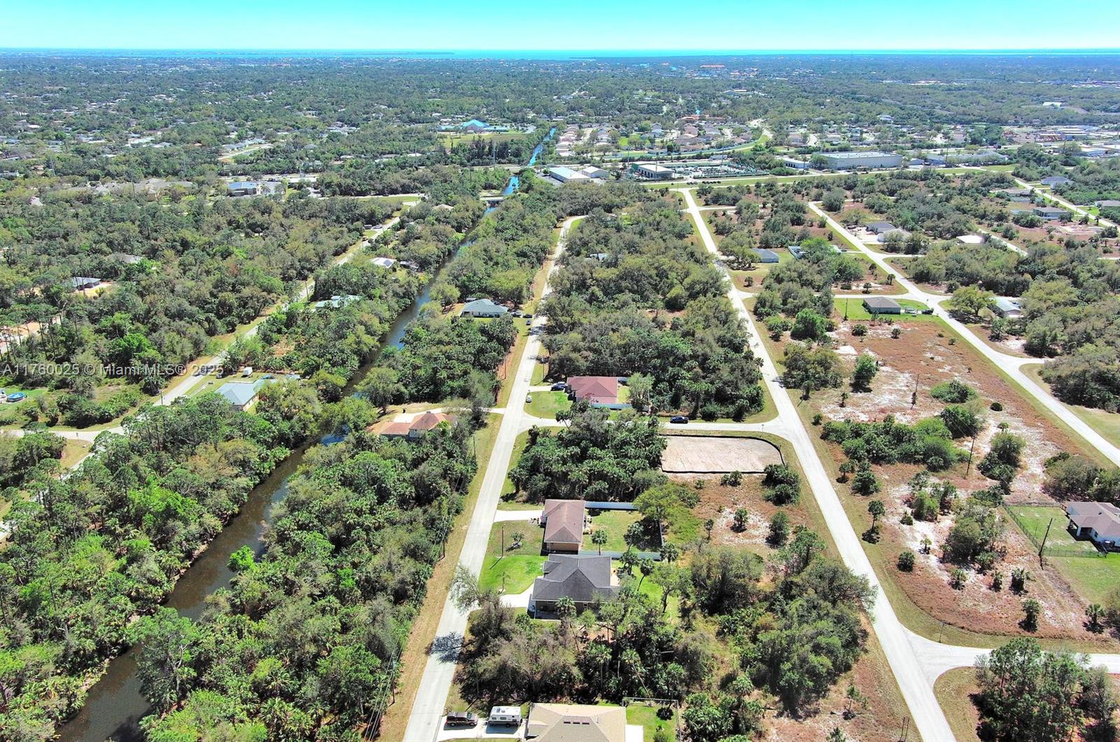 Port Charlotte - Land