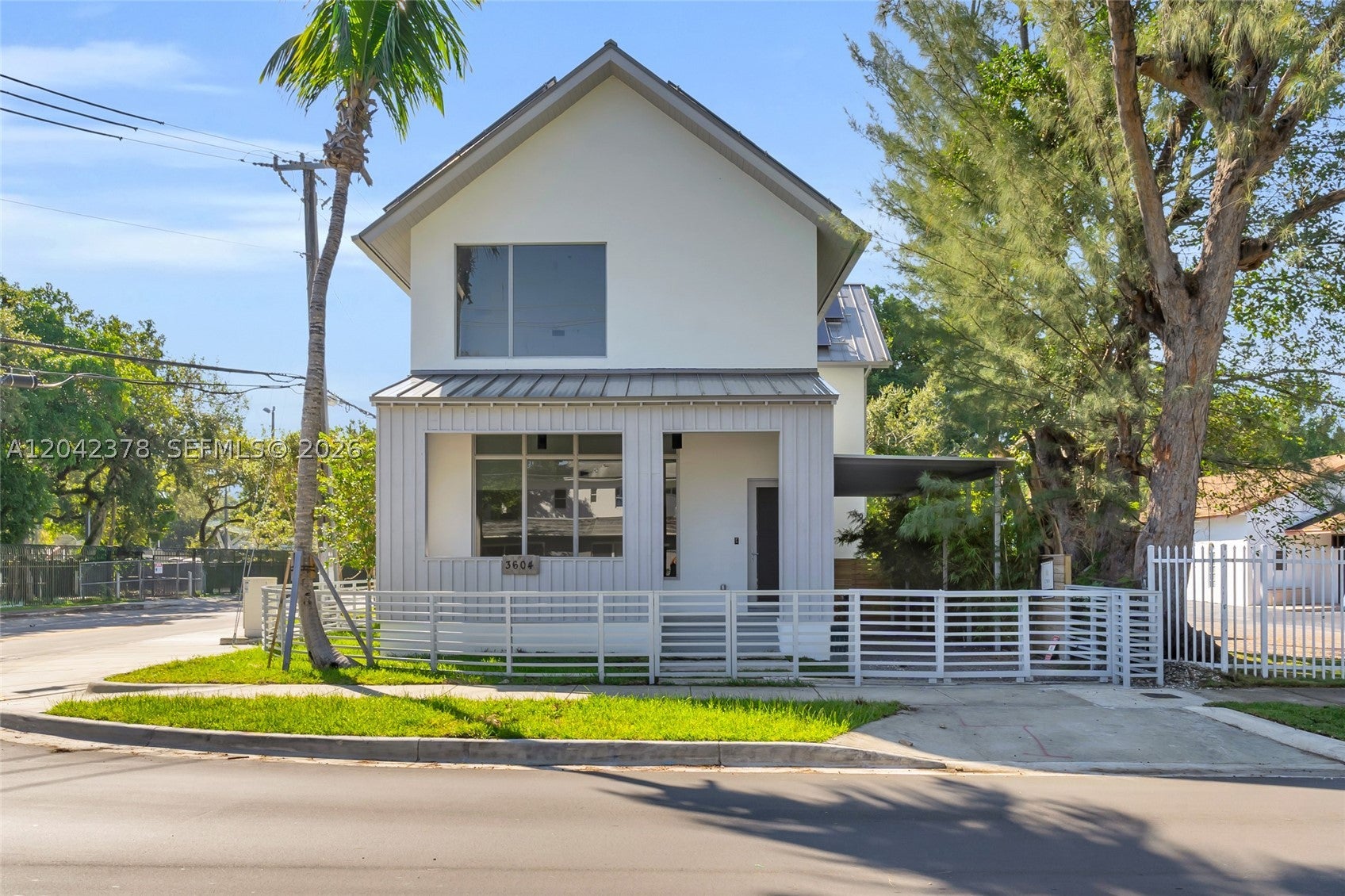 3204 Plaza St, Miami FL 33133