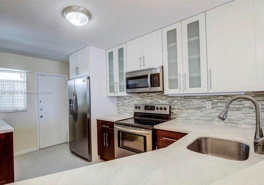 JADE WINDS GROUP - - Residential Lease