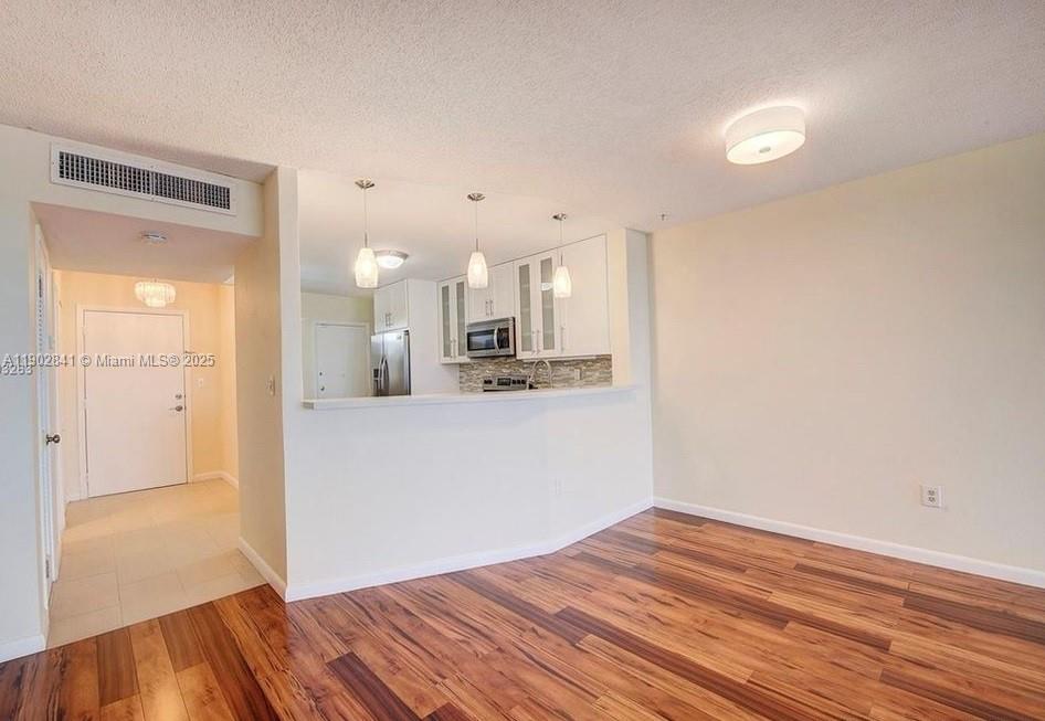 JADE WINDS GROUP - - Residential Lease