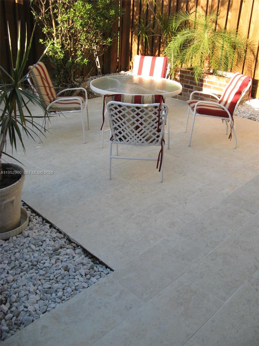 VENETIAN PARK V CONDO - Residential