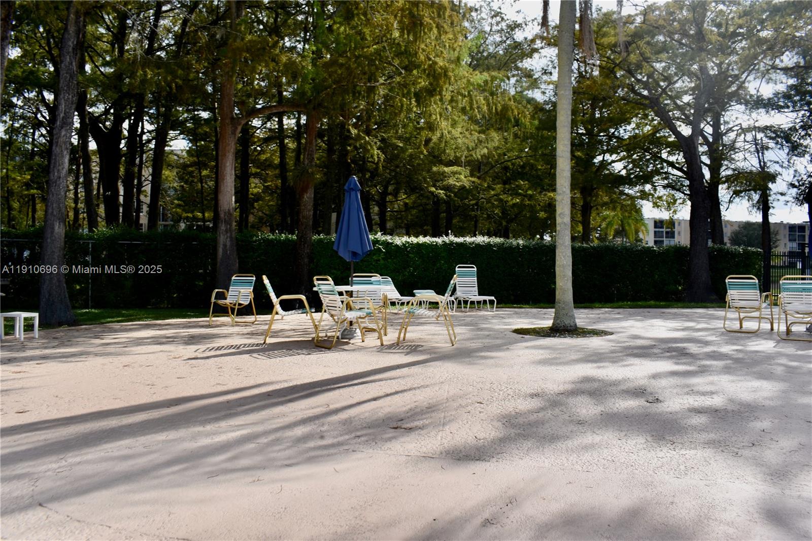 CASCADES OF LAUDERHILL CO - Residential Lease