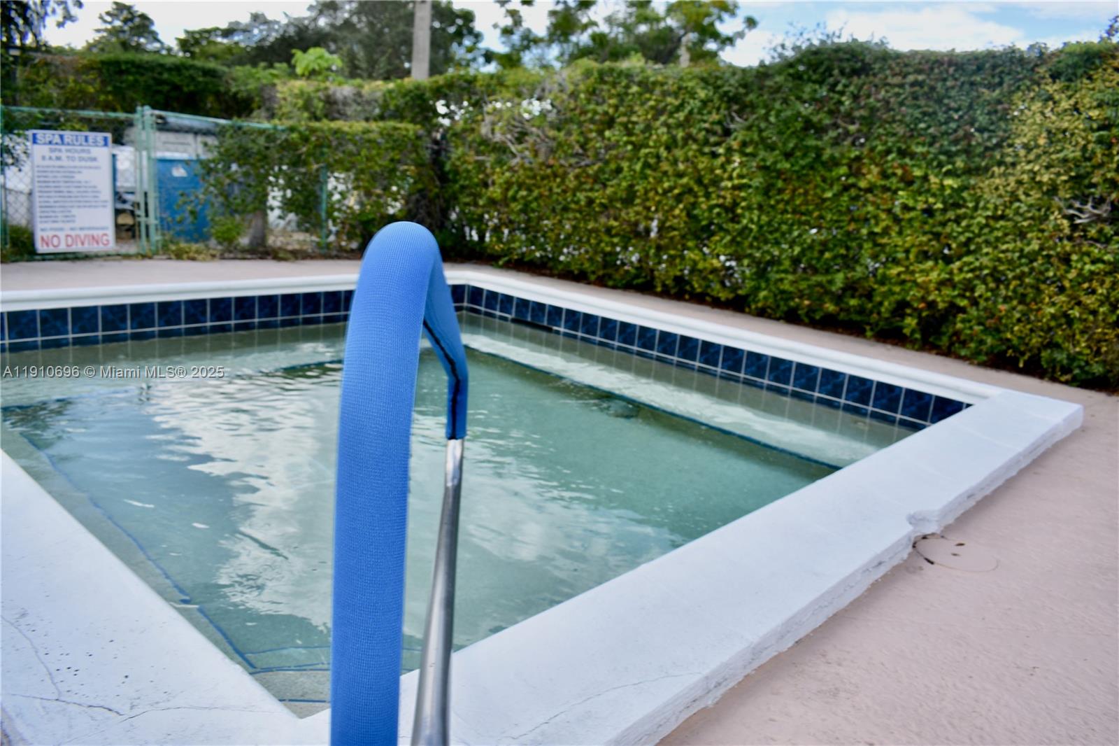 CASCADES OF LAUDERHILL CO - Residential Lease