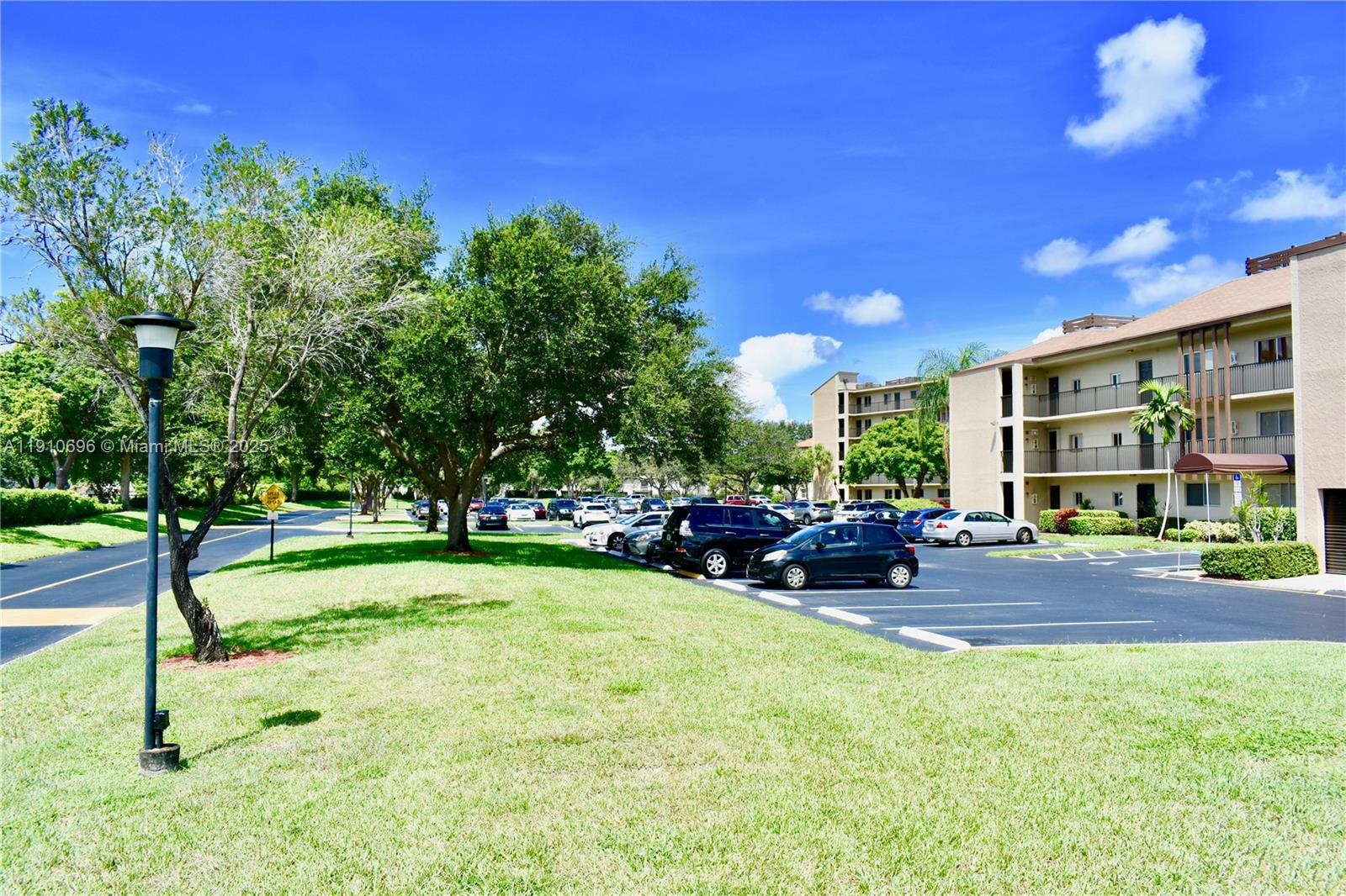 CASCADES OF LAUDERHILL CO - Residential Lease