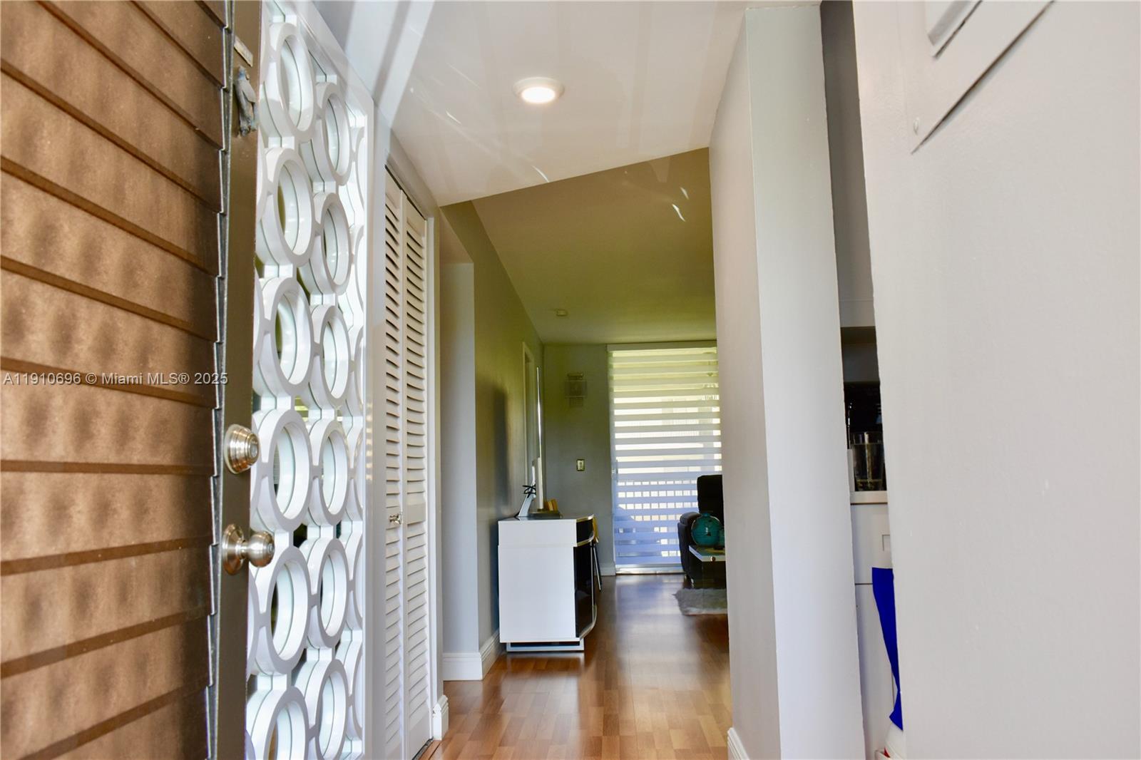 CASCADES OF LAUDERHILL CO - Residential Lease