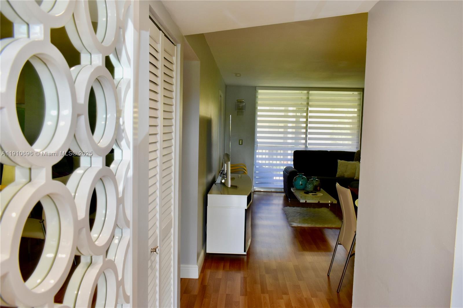 CASCADES OF LAUDERHILL CO - Residential Lease