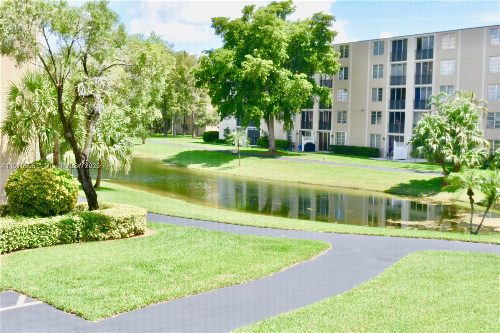 CASCADES OF LAUDERHILL CO - Residential Lease
