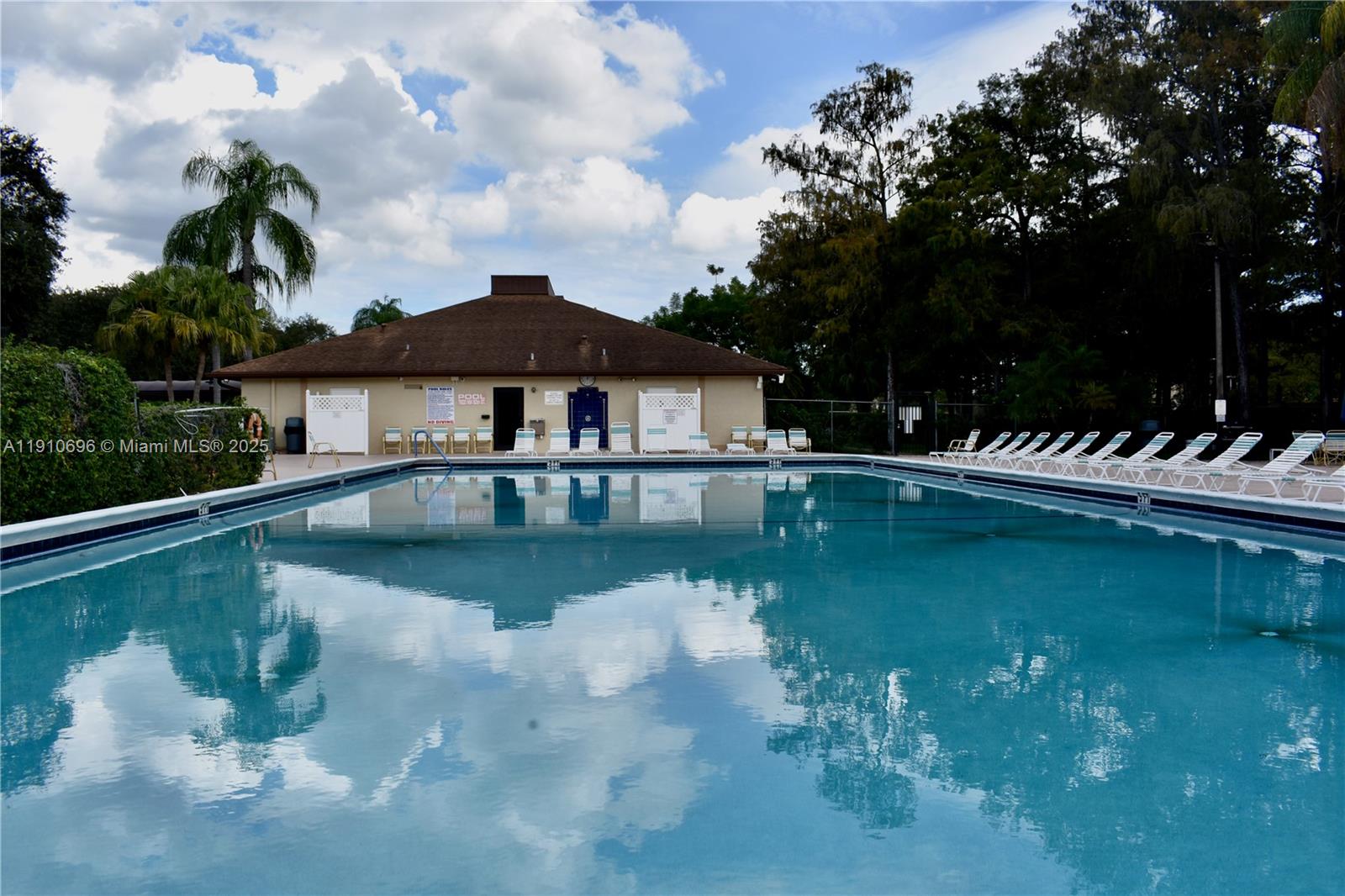 CASCADES OF LAUDERHILL CO - Residential Lease