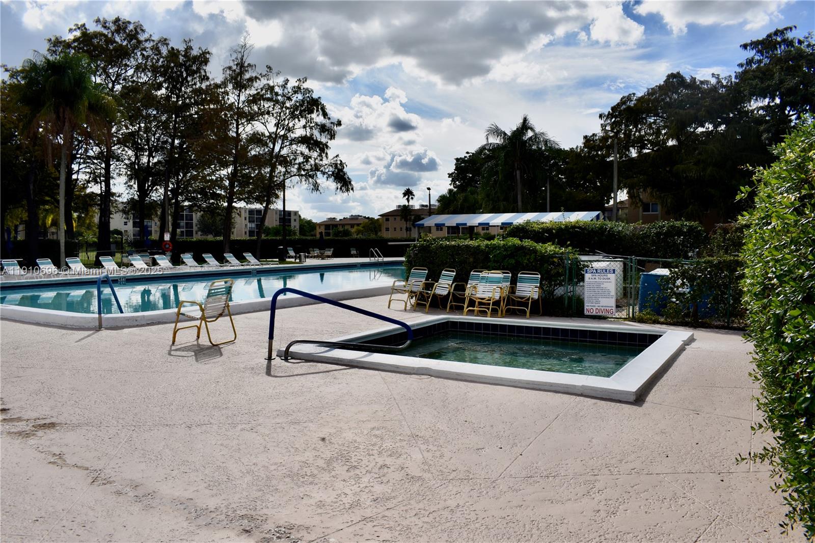 CASCADES OF LAUDERHILL CO - Residential Lease