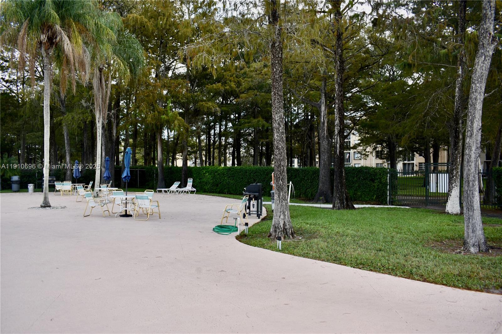 CASCADES OF LAUDERHILL CO - Residential Lease