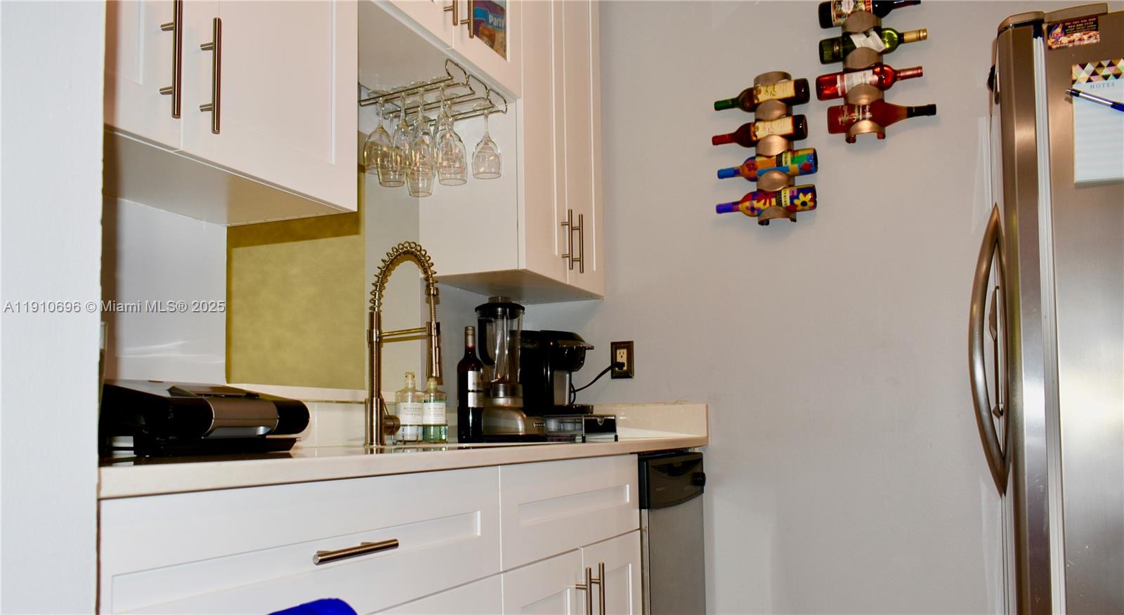 CASCADES OF LAUDERHILL CO - Residential Lease