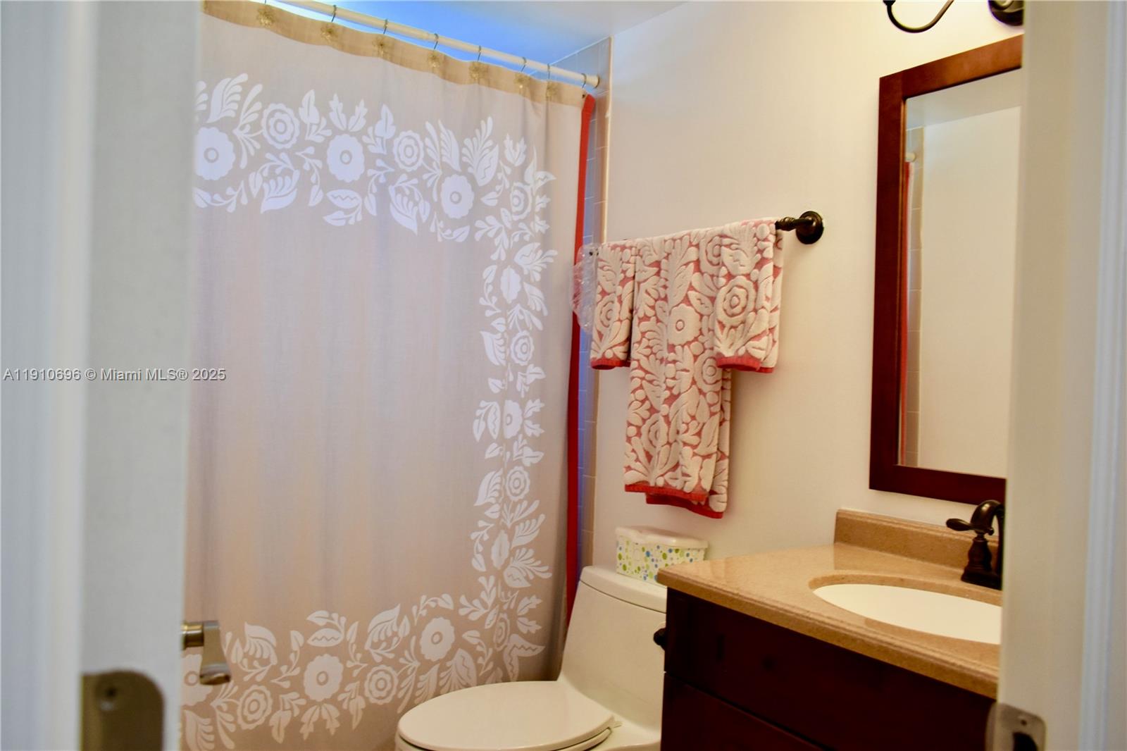 CASCADES OF LAUDERHILL CO - Residential Lease