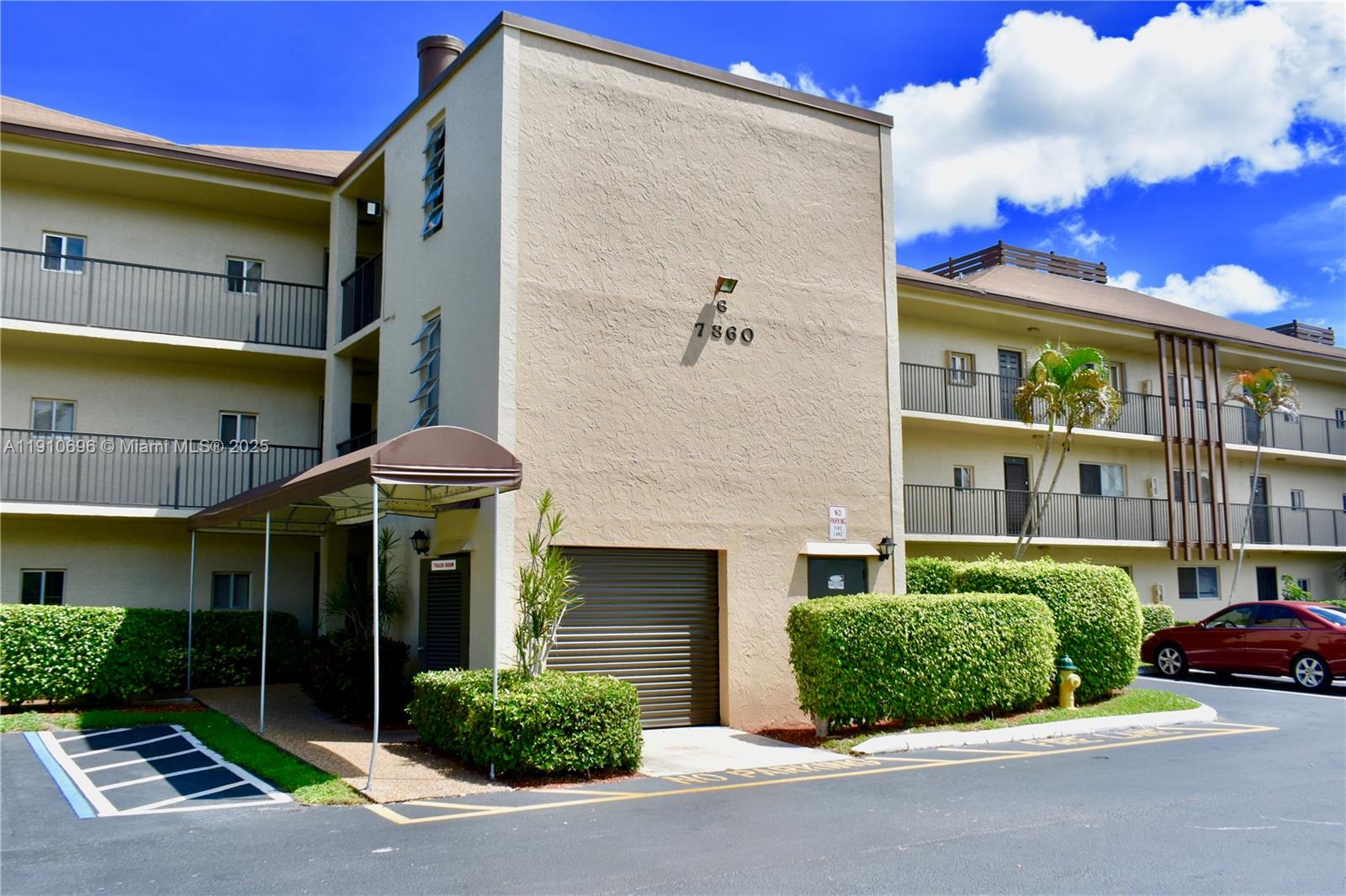 CASCADES OF LAUDERHILL CO - Residential Lease