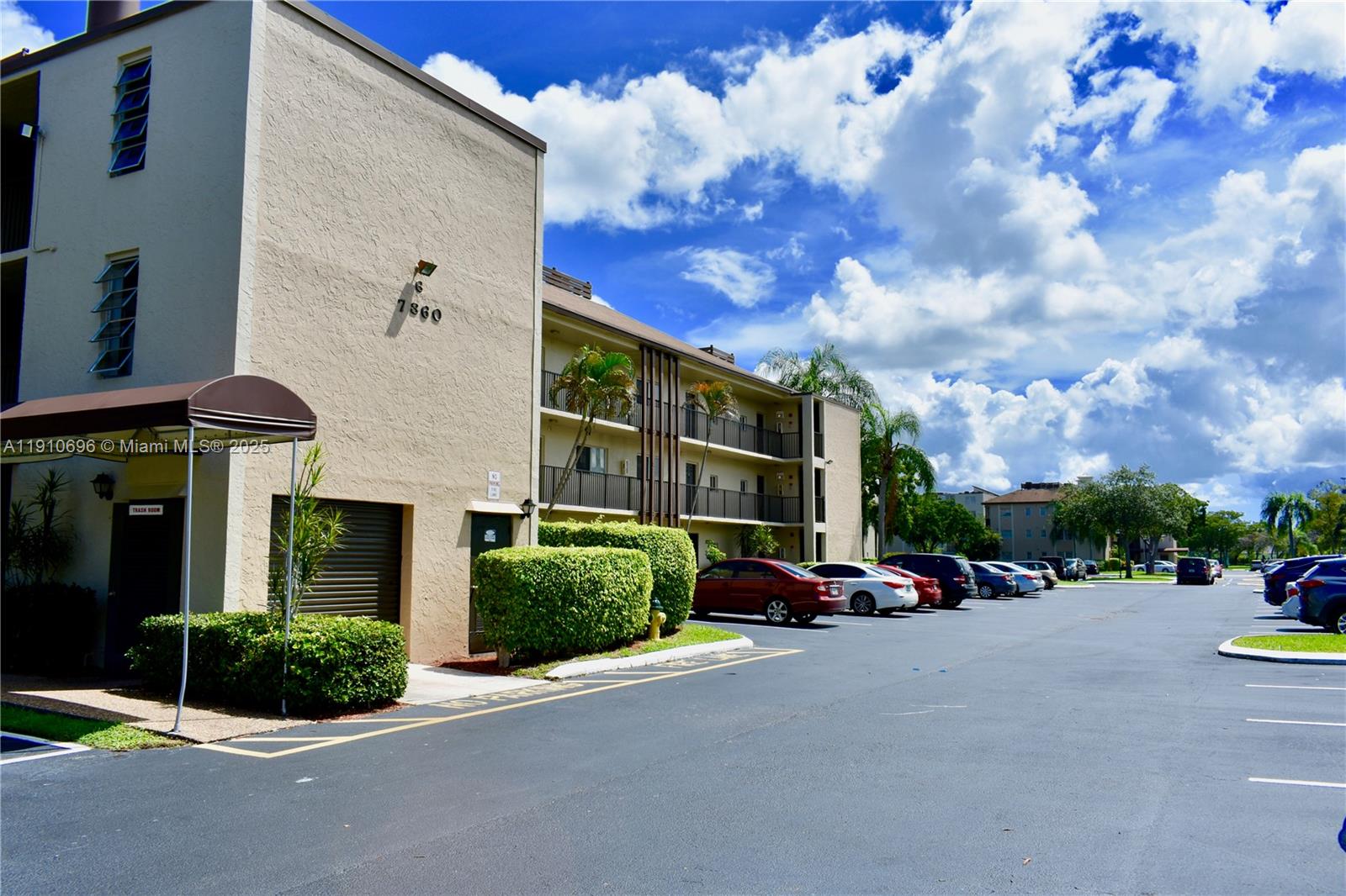 CASCADES OF LAUDERHILL CO - Residential Lease