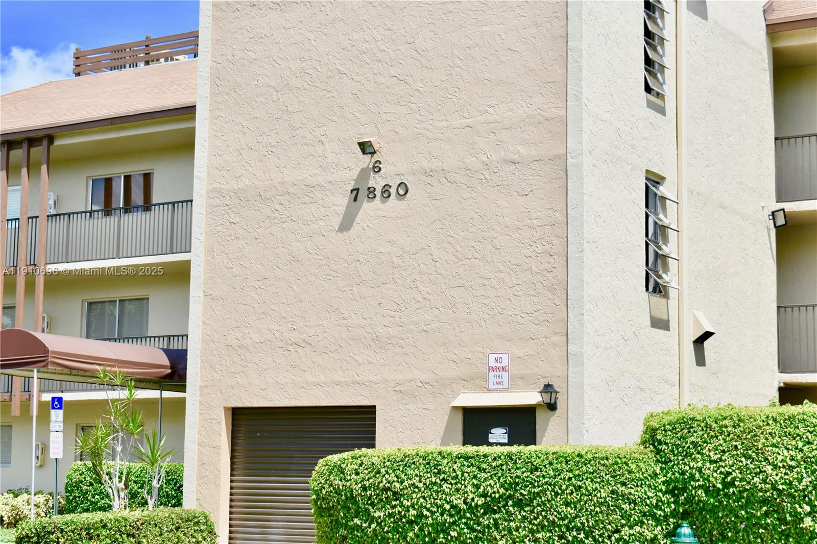 CASCADES OF LAUDERHILL CO - Residential Lease