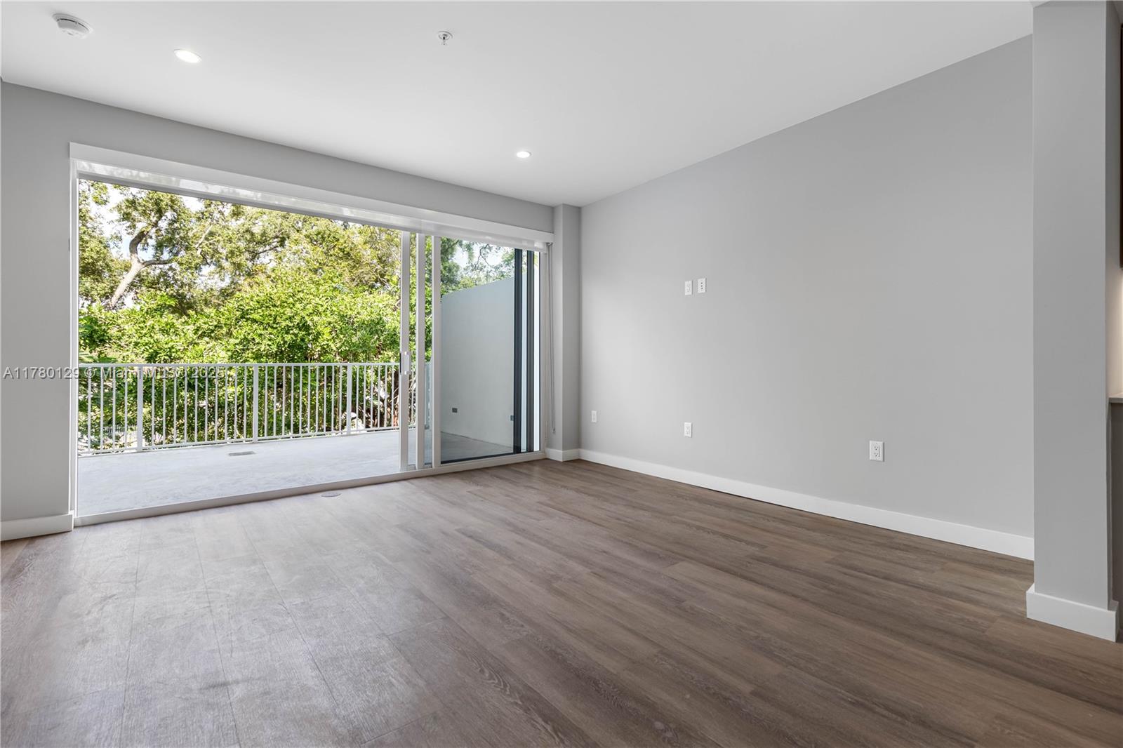 3335 Thomas Ave 213