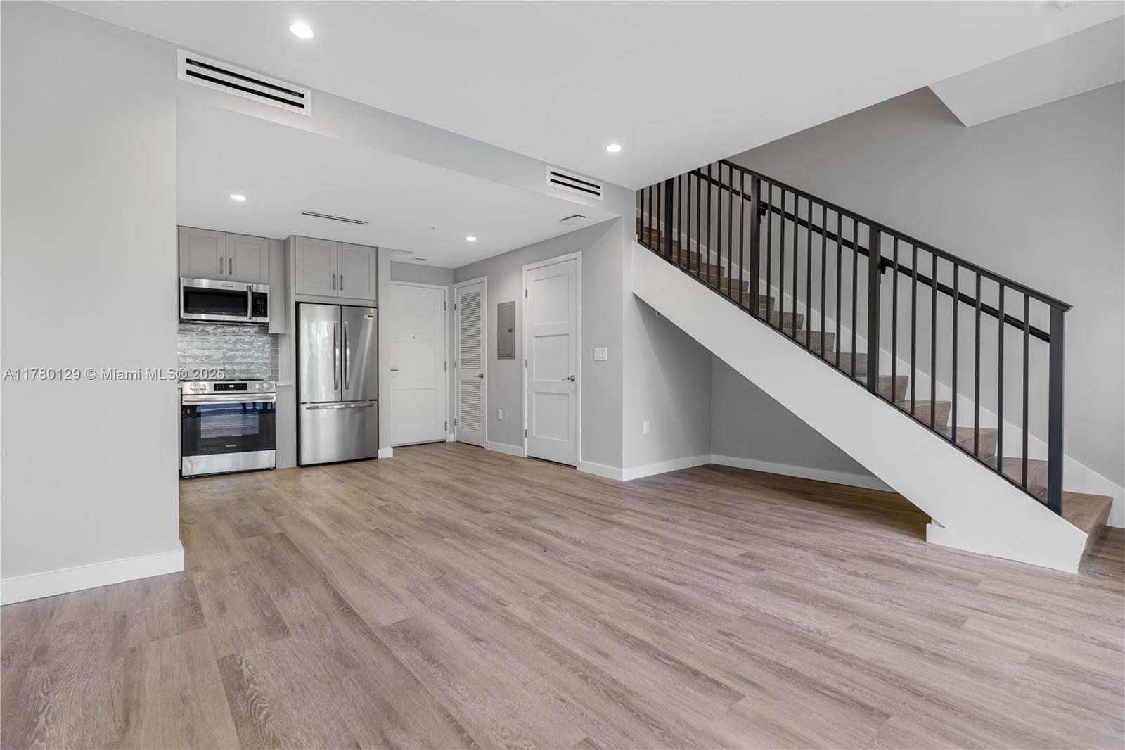 3335 Thomas Ave 213