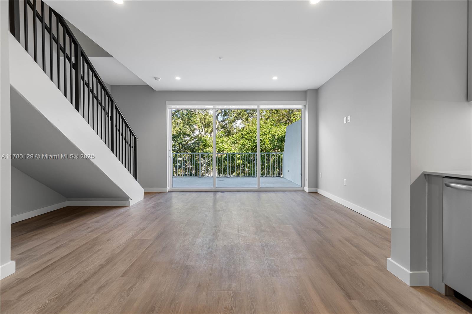 3335 Thomas Ave 213