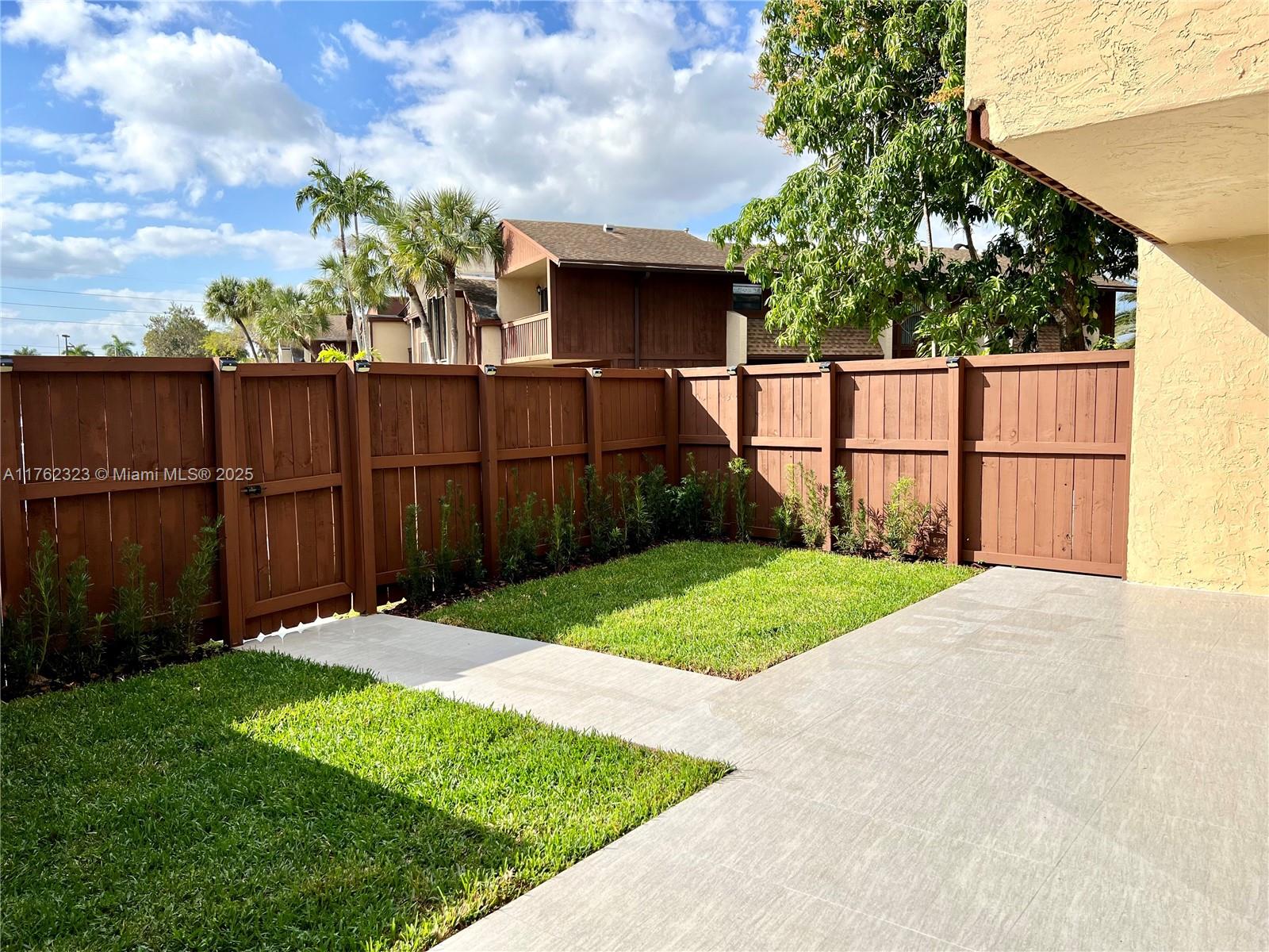 Rental Property at 6251 Sw 116th Pl F, Miami, Broward County, Florida - Bedrooms: 3 
Bathrooms: 3  - $3,400 MO.
