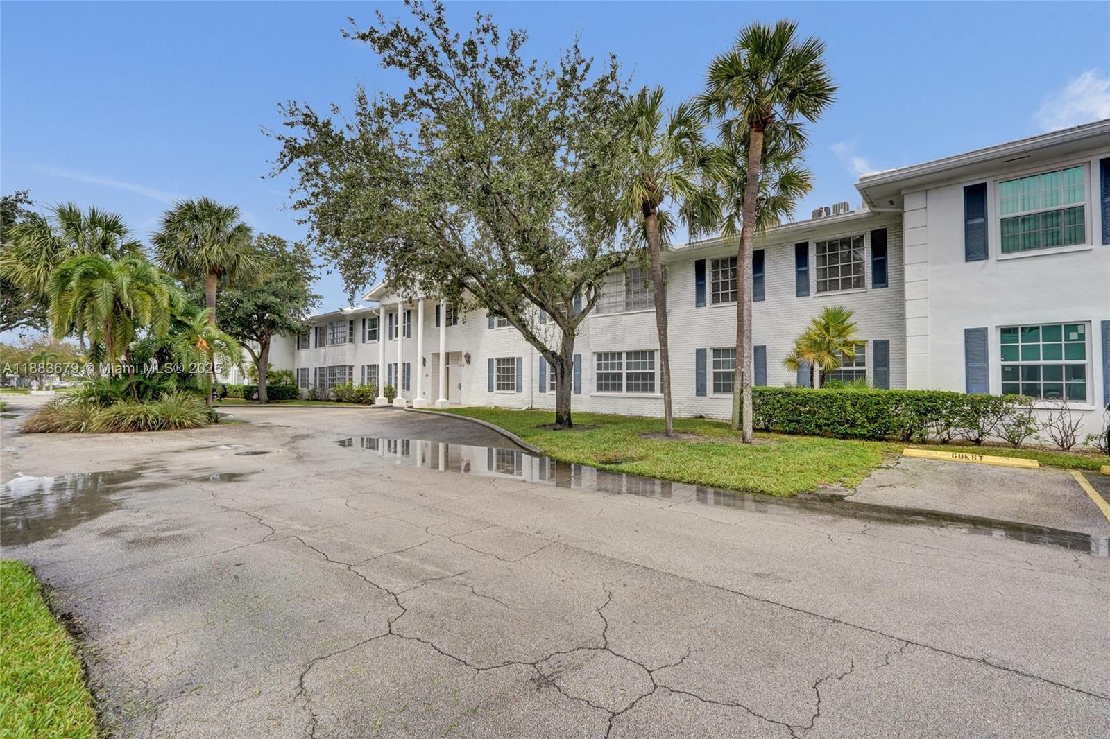 IMPERIAL POINT COLONNADES - Residential