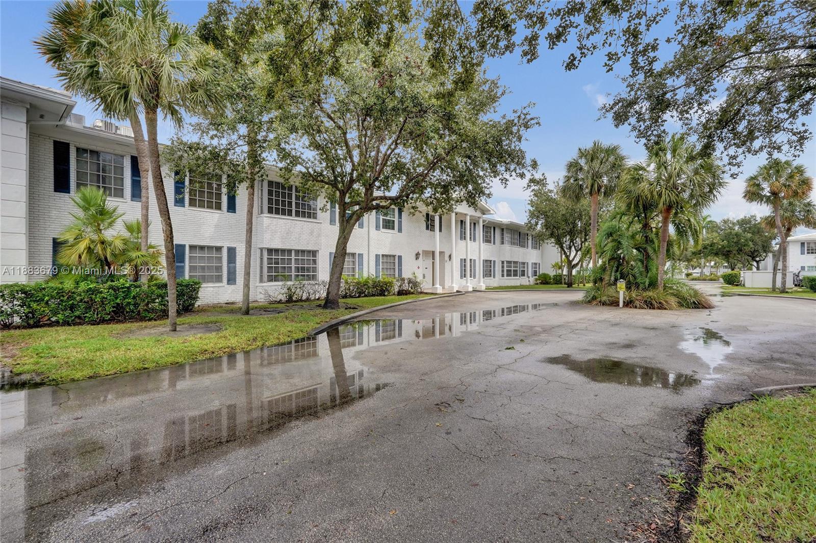 IMPERIAL POINT COLONNADES - Residential