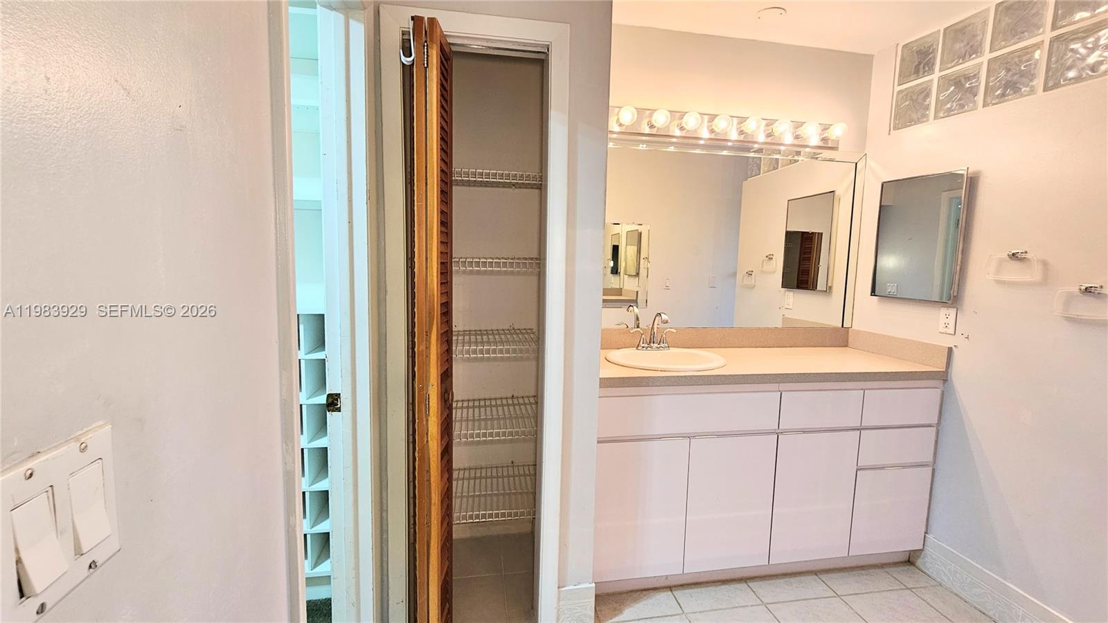 GOLFVIEW TOWNHOUSES - Residential