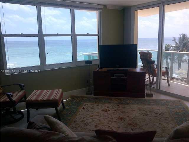 THE WAVE CONDO - Residential Lease