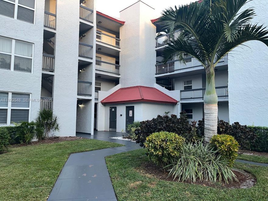 Bright and spacious 2/2 condo in the heart of Davie. Features a newly renovated kitchen with quartz countertops. Enclosed porch with direct access to the golf course and community pool/grilling area. Includes one assigned parking space plus plenty of guest parking. Equipped with hurricane-impact windows.
Community amenities include a resort-style pool, 2 restaurants, picnic areas, playground, gym, tennis courts and more. Perfect for students, families, or anyone looking for a peaceful, well-maintained community!