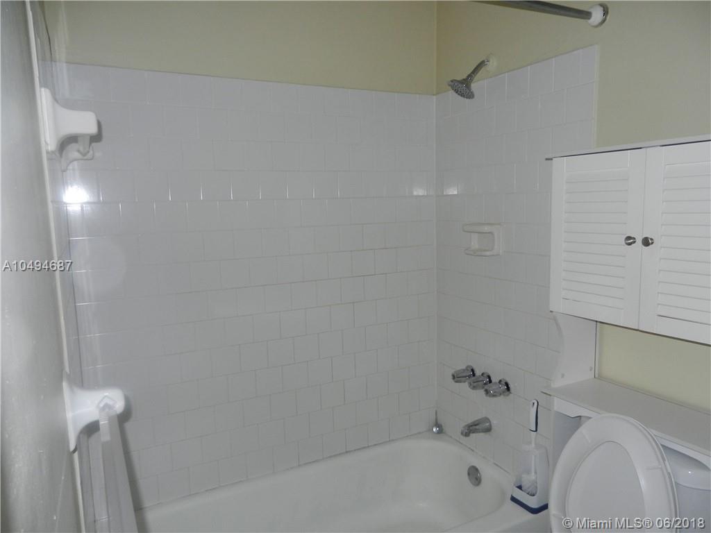 RESIDENCES AT THE FALLS - Residential Lease