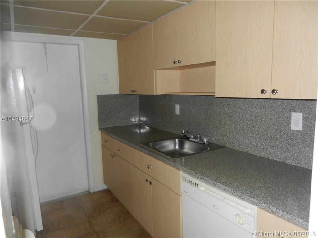 RESIDENCES AT THE FALLS - Residential Lease