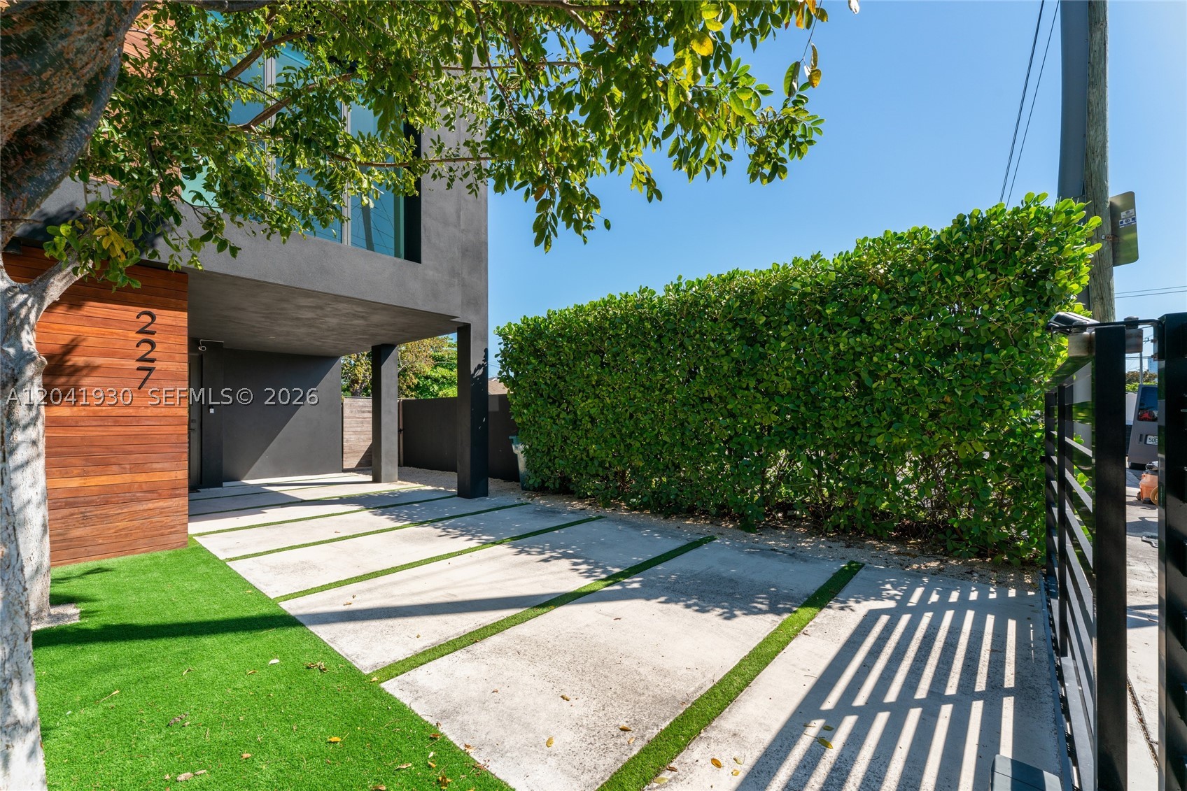 227 NW 39th St