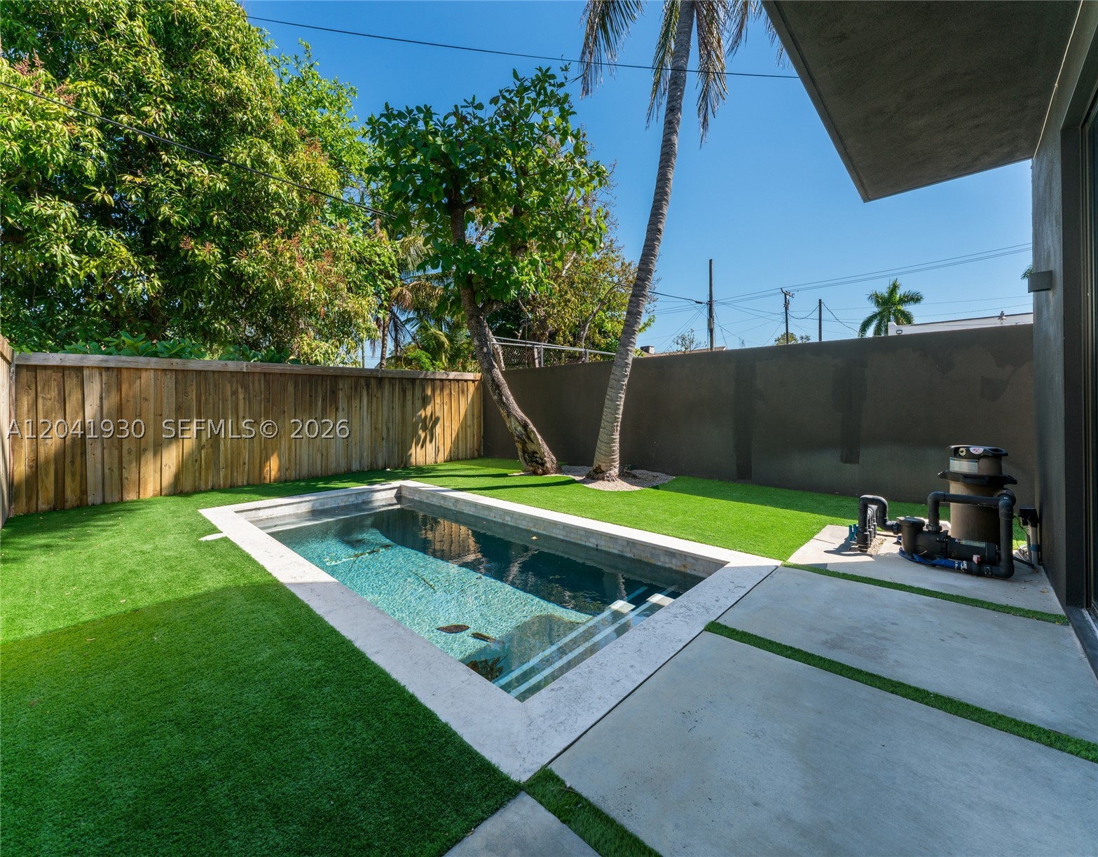 227 NW 39th St