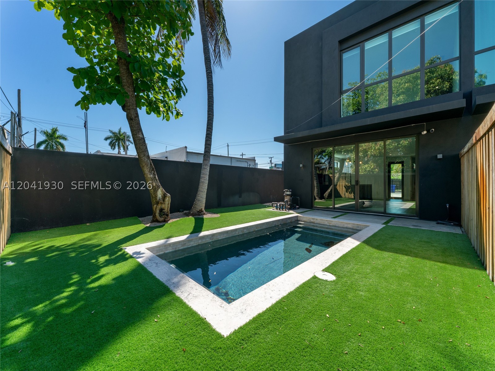 227 NW 39th St