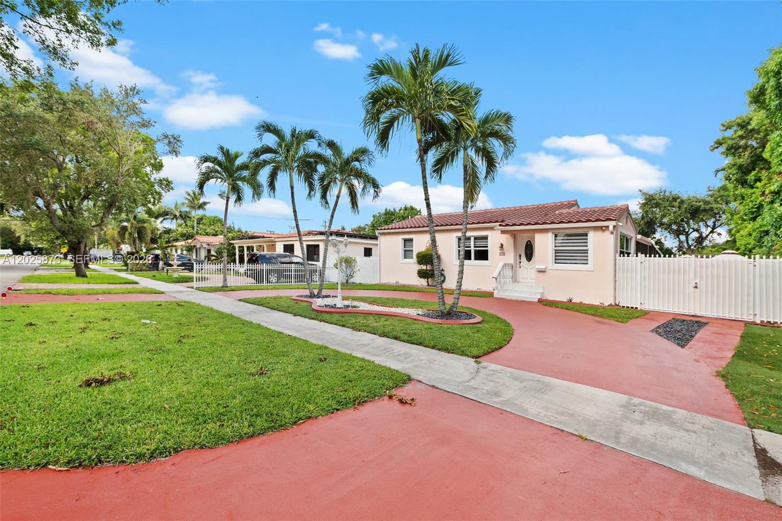 556 La Villa Dr, Miami Springs, FL, 33166/$739,000 2 556 La Villa Dr