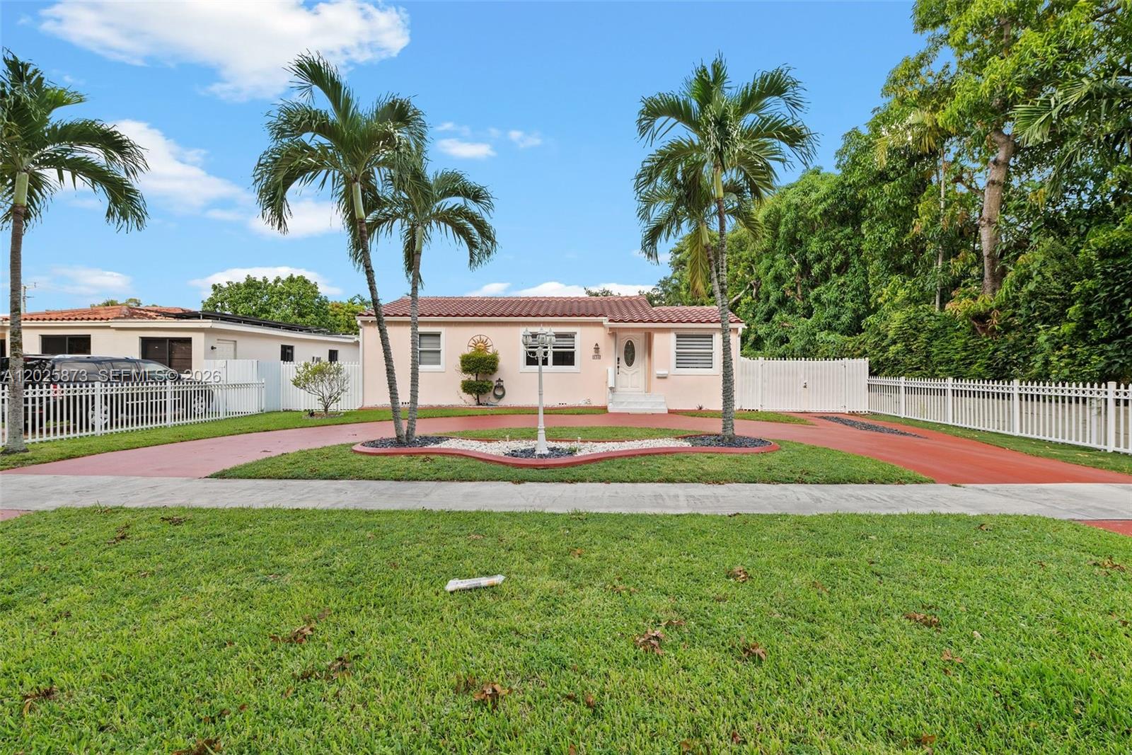 556 La Villa Dr, Miami Springs, FL, 33166/$739,000 3 556 La Villa Dr