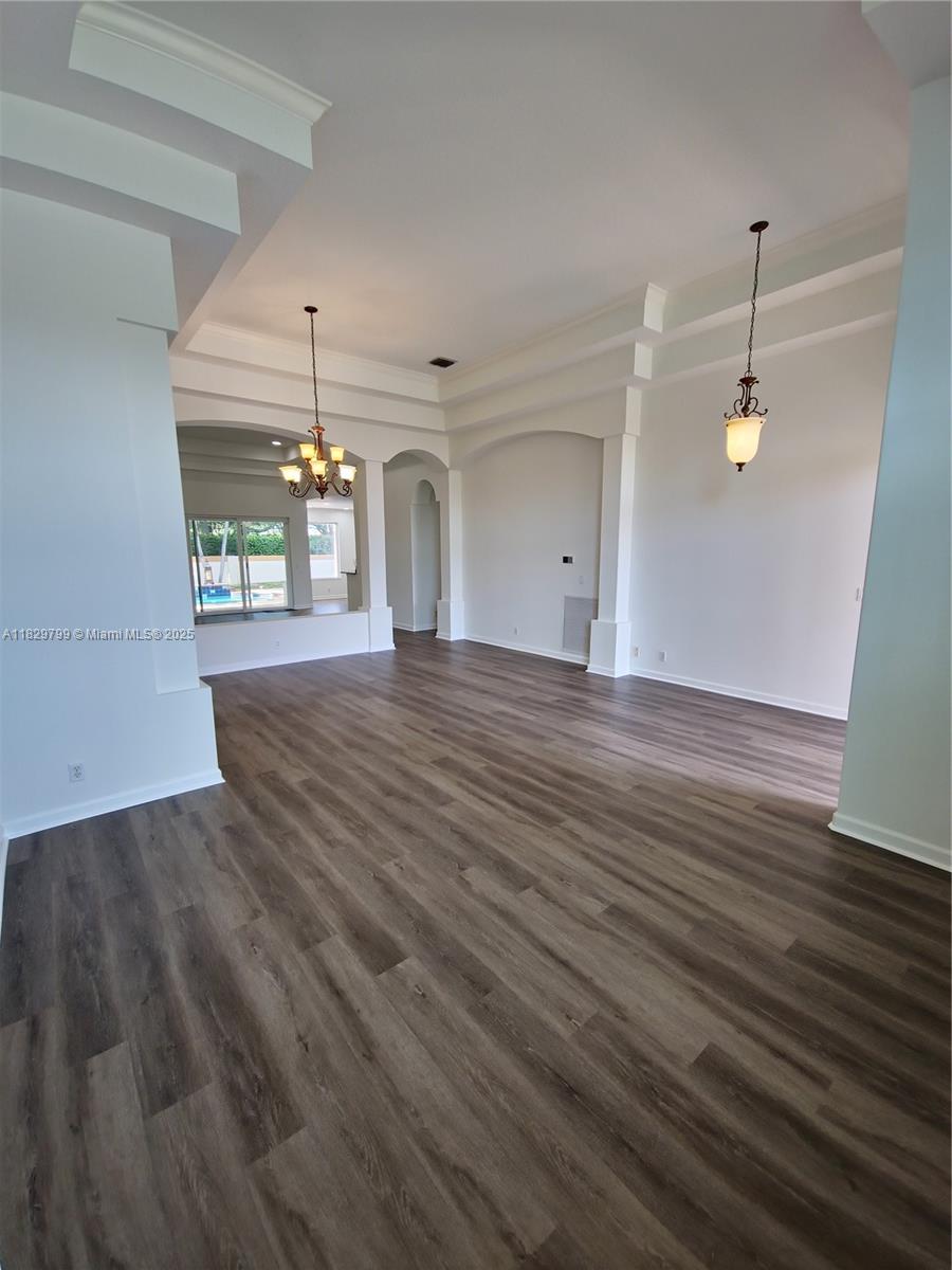 7044 Brunswick Cir