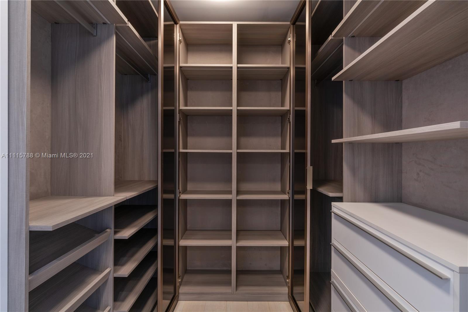 Turnberry Ocean Club - Residential