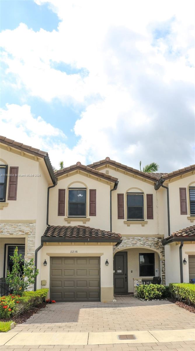 COCO PALM VILLAS - Residential