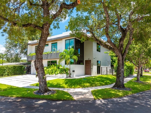Photo of 1875 NE 193rd St, Miami, FL 33179 (MLS # A12101577)