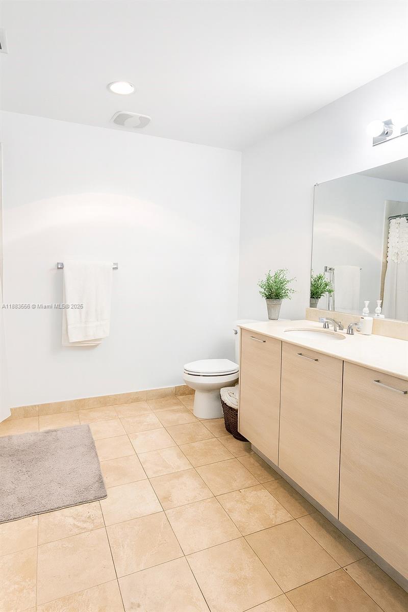 CITY 24 CONDO - Residential Lease