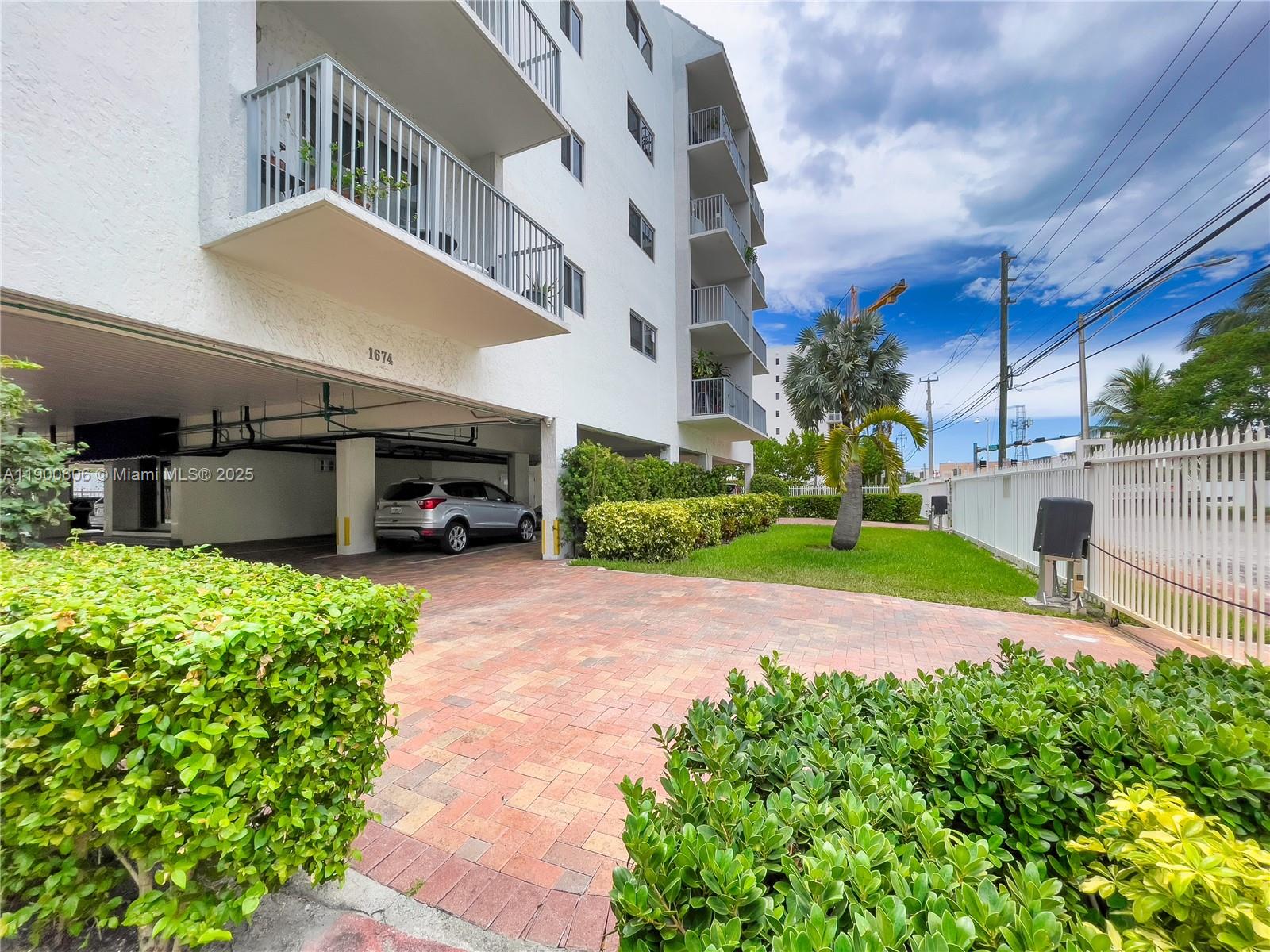 ARCADIA CONDO - Residential Lease